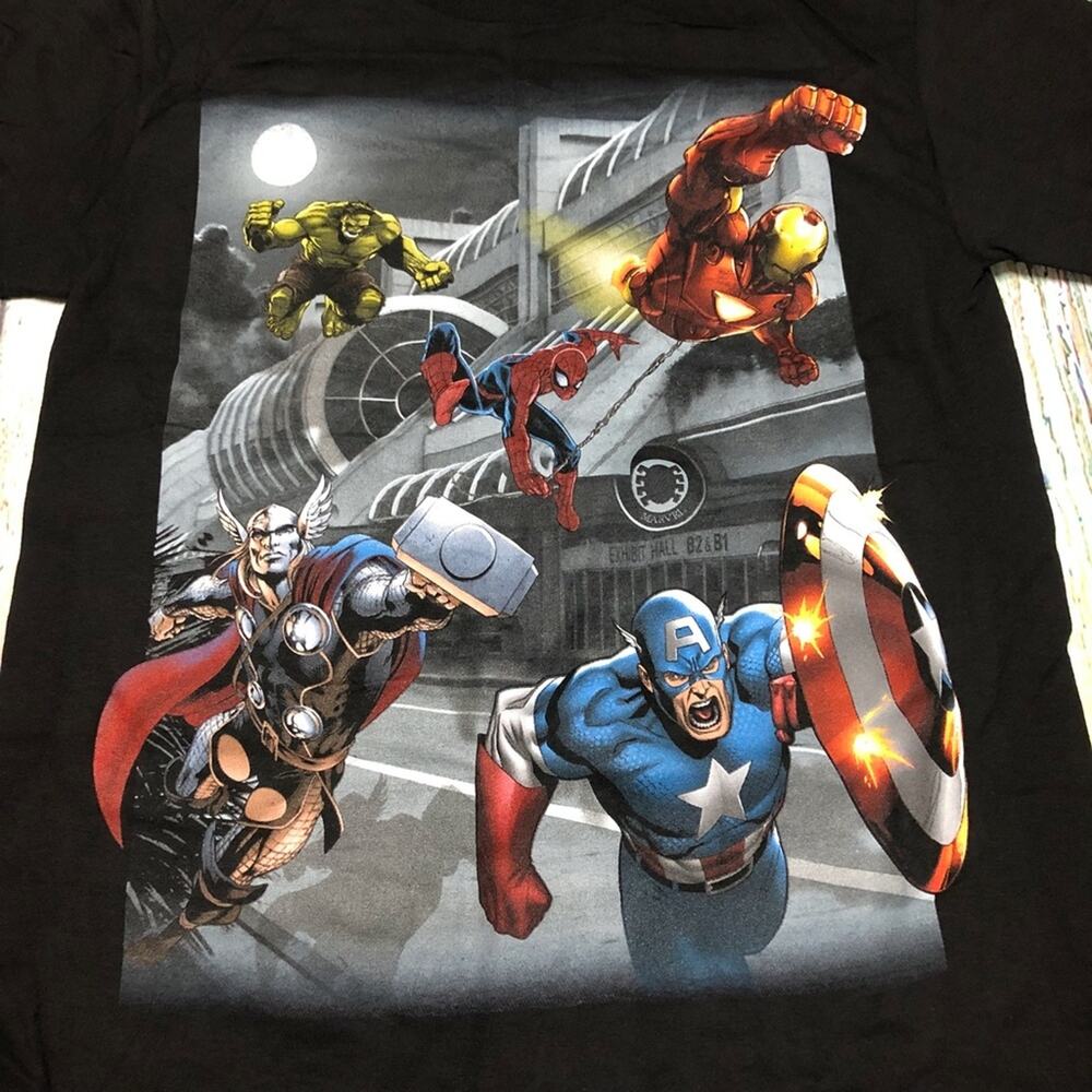 Marvel T-Shirt Mens Small Unisex Graphic SDCC Thor Iron Man Captain America Hulk - Picture 2 of 5